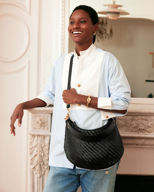 Aurelie wears the Moyen Messenger in Black Zig Zag as a crossbody