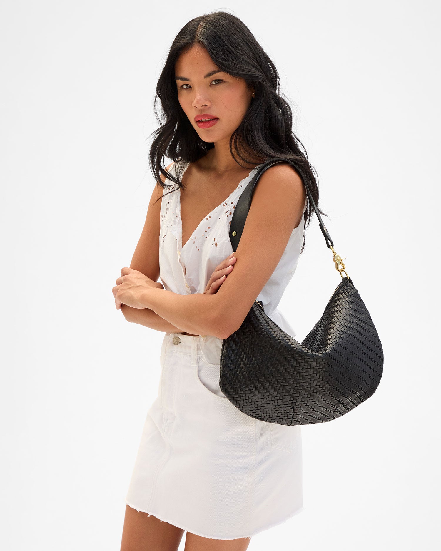 Sandra wears the Black Zig Zag Woven Moyen Messenger on her shoulder