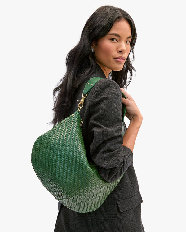 Moyen Messenger on Sandra's shoudler