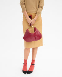 Laura holding Moyen Messenger shoulder strap