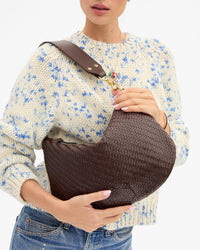 Laura holding Moyen Messenger