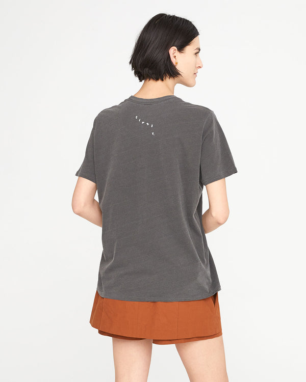 back view of athena in the  original tee faded black with bright poppy st calais blue maison bourgneuf