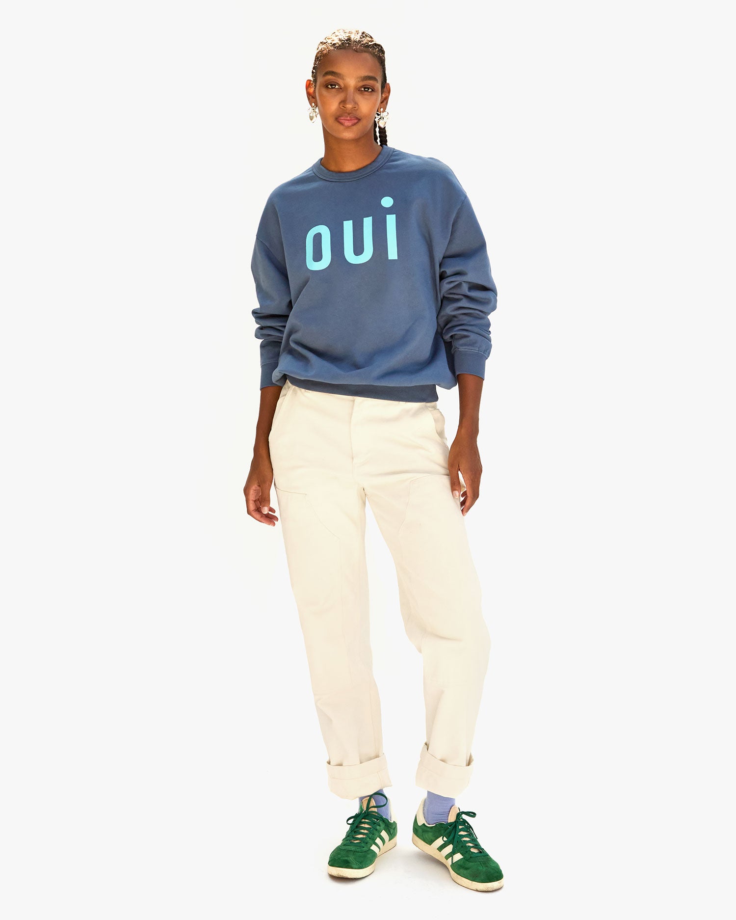 jordan wearing the faded Navy OUi Oversized Sweatshirt with white pants