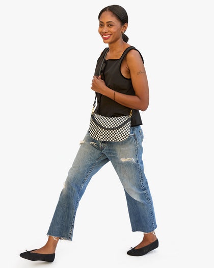 Petit Moyen as a crossbody bag