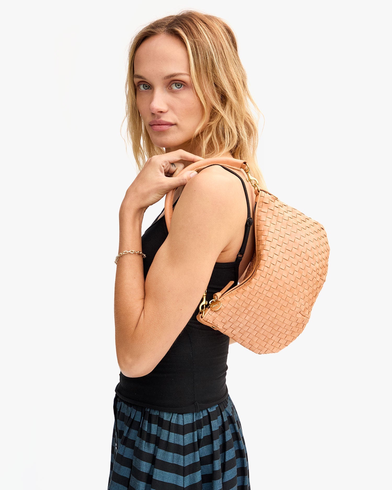 Petit Moyen on Mae's shoulder