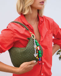 Petit Moyen on Anais's shoulder