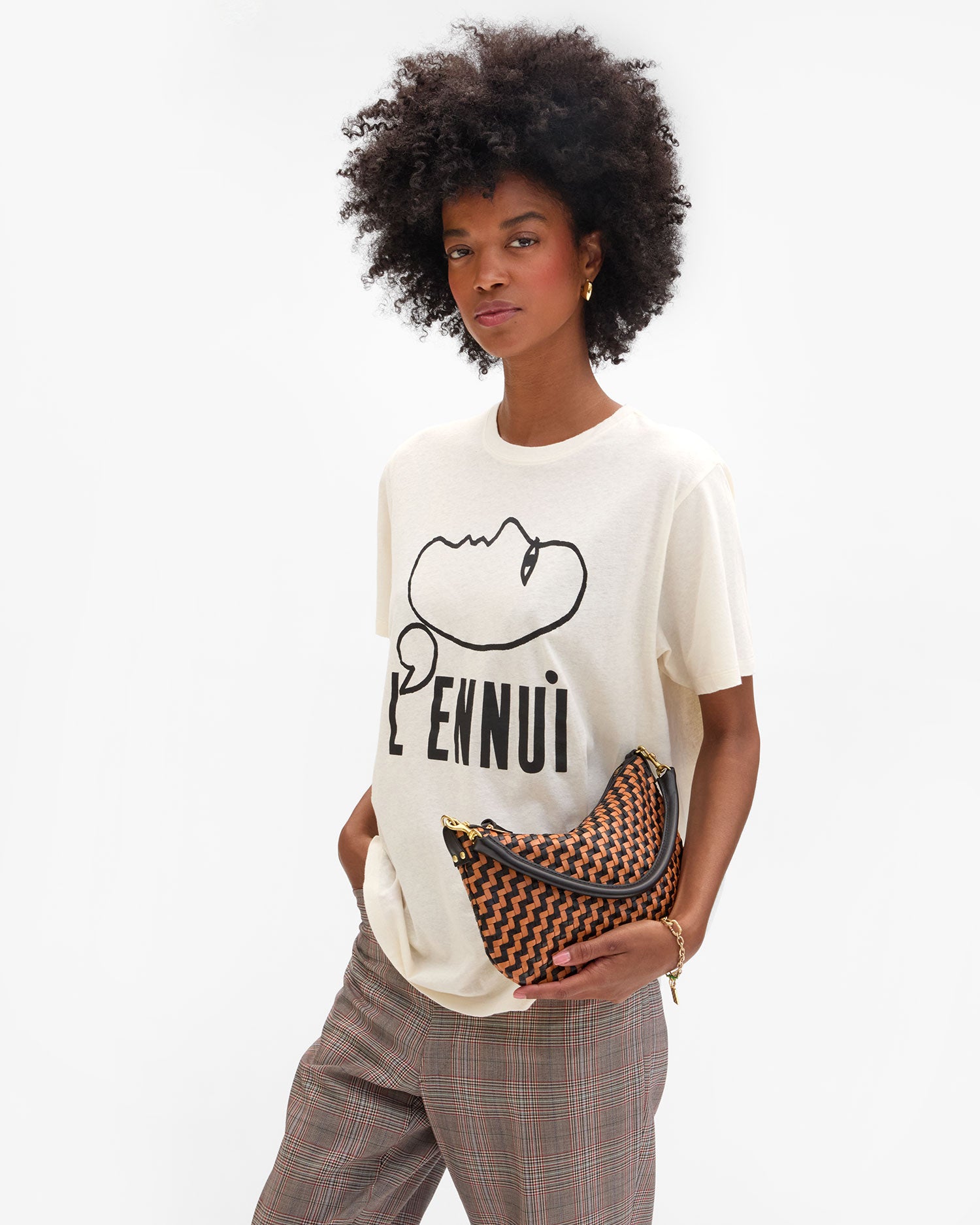 Angel holding Petit Moyen