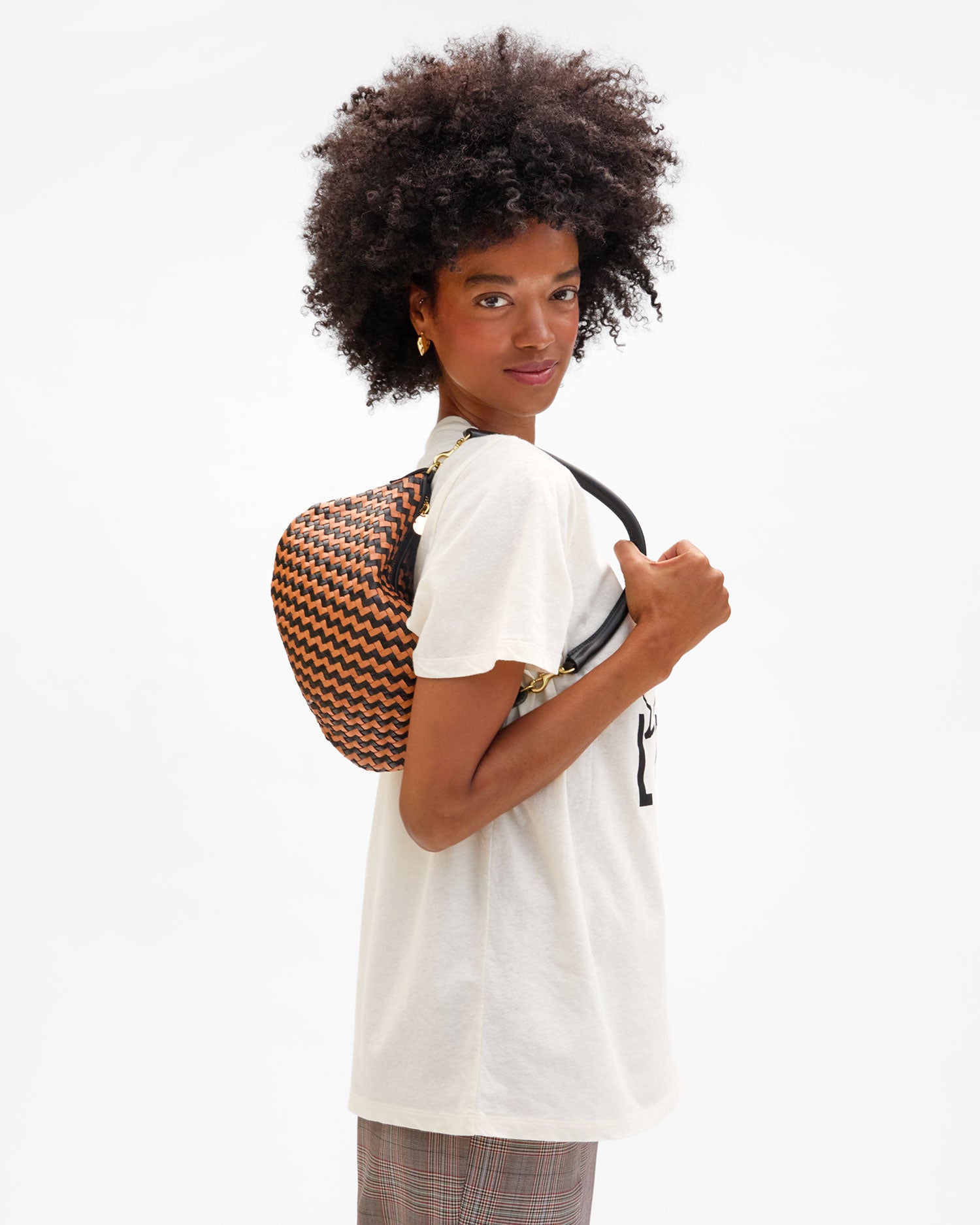 Petit Moyen on Angel's shoulder