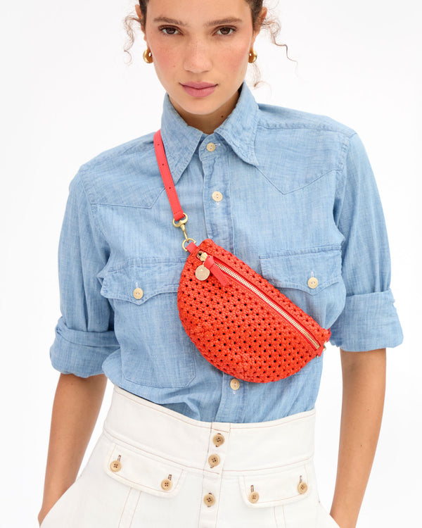 Petite Fanny on Laura