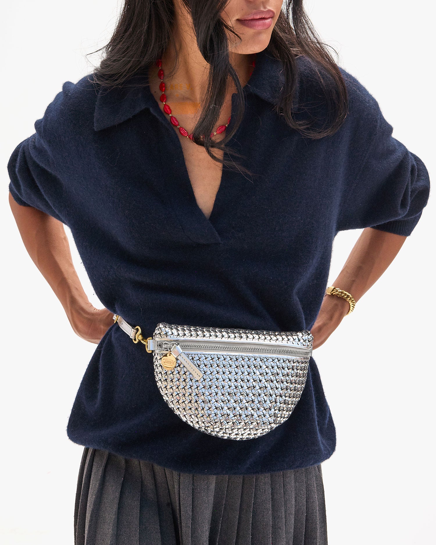Petite Fanny around waist