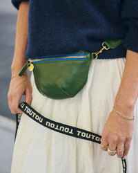Petite Fanny close up