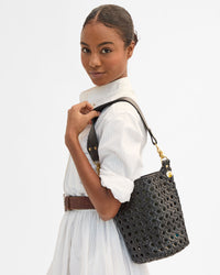 Petite Jeanne on Vitoria's shoulder