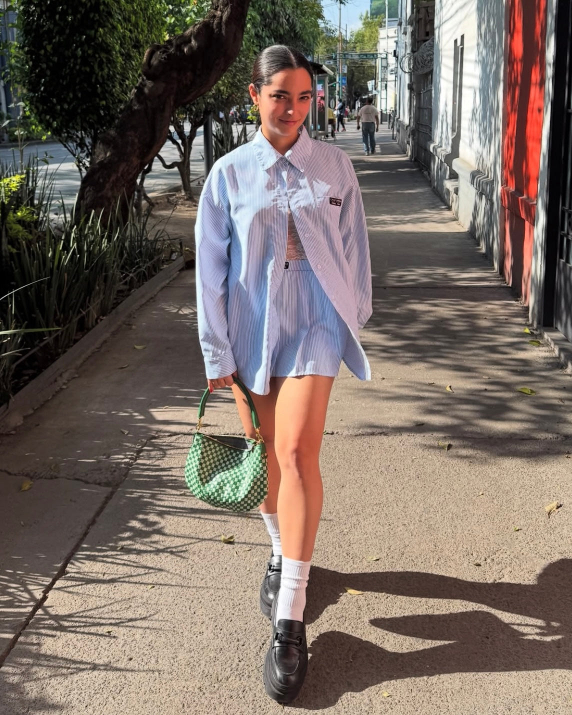 Woman carrying the Fern and Mist Woven Checker Petit Moyen. 