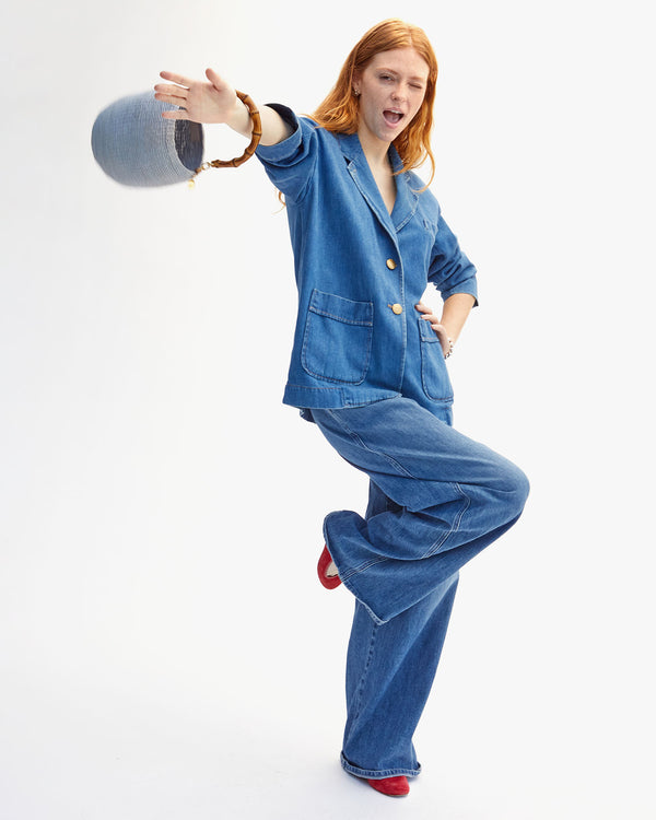 Haley swinging Pot de Miel