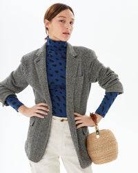 Zoe wearing a blazer and the le turtleneck with the Pot de Miel w/ Resin Top Handle on her wrist