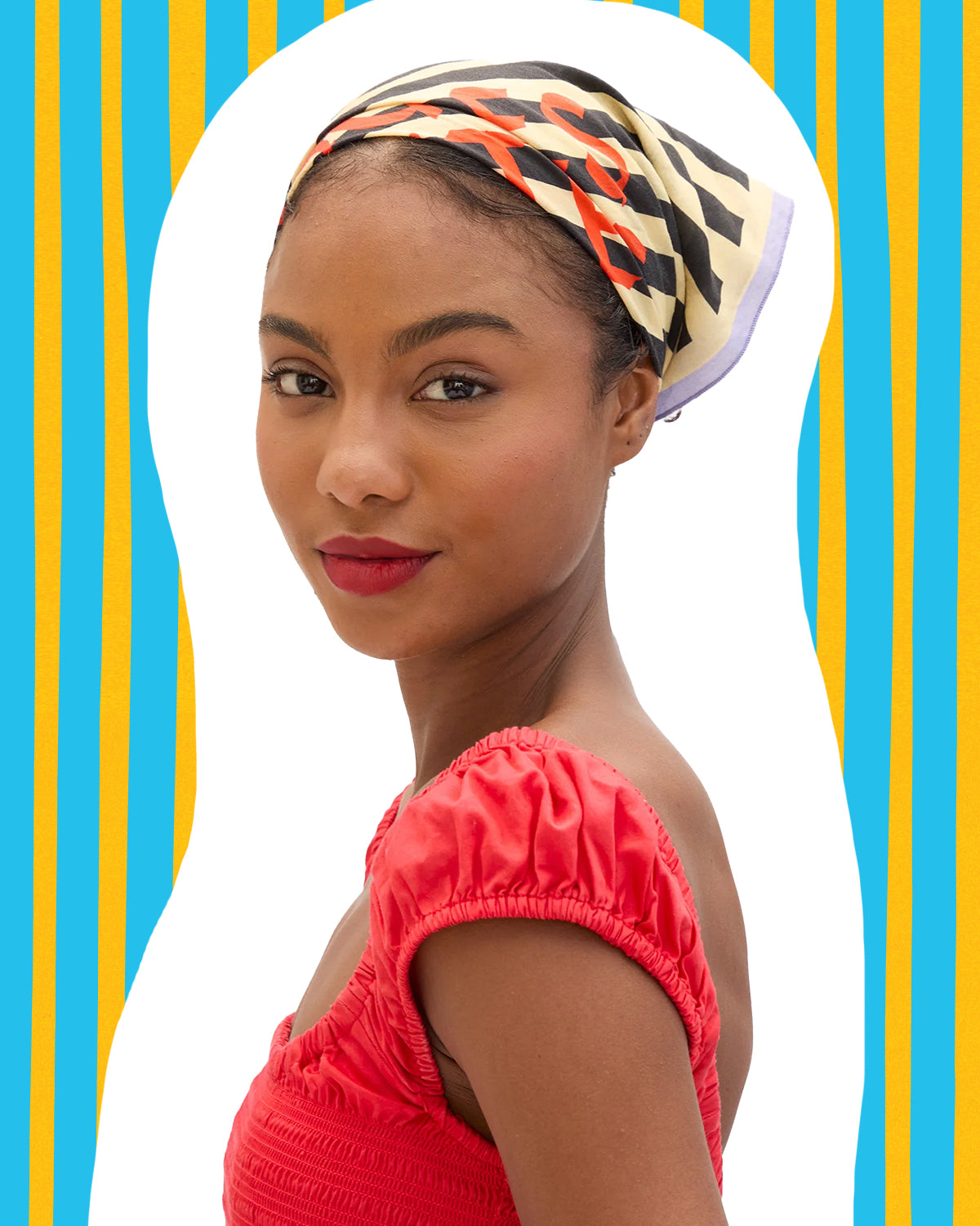 Model wearing the Sand/Black Moules Frites on her head.