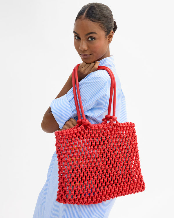 Vitoria holding Sandy