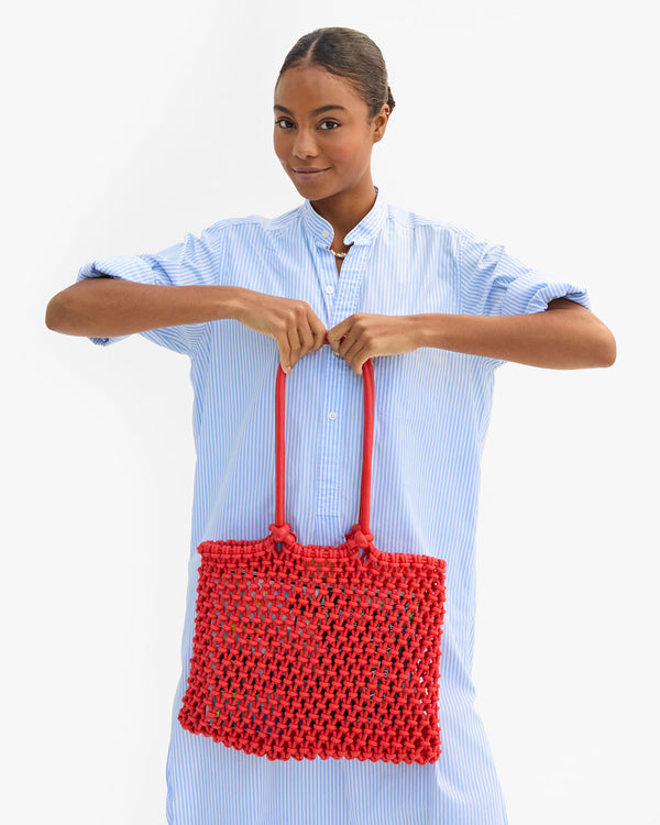 Sandy in Vitoria's hands