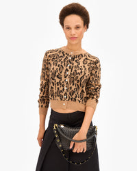 Afrodita holding Shoulder Strap on Petit Moyen