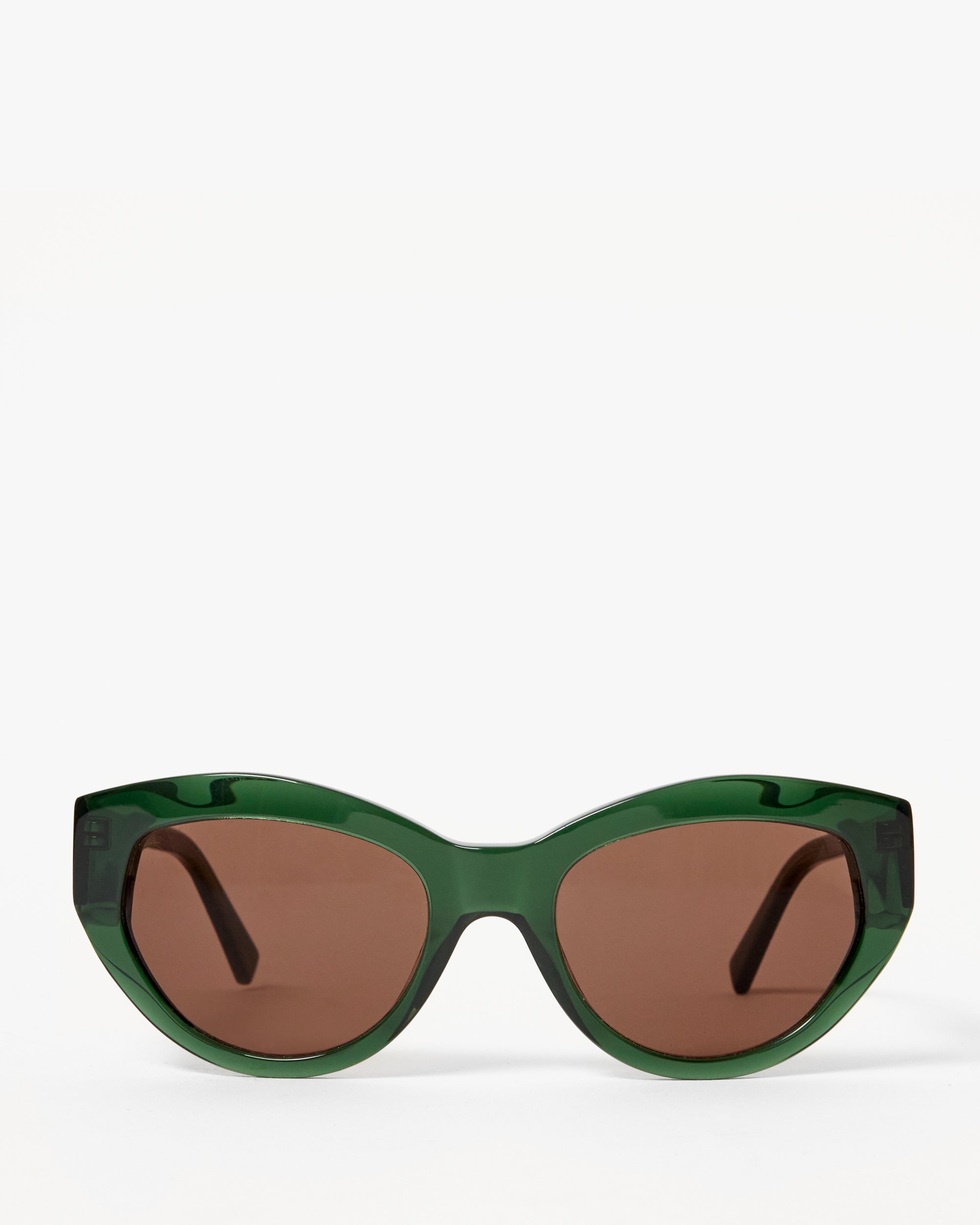 Equipment Sophia Cat Eye Sunglasses 4I1A0925_0c4c8095-b714-441b-  main image 3