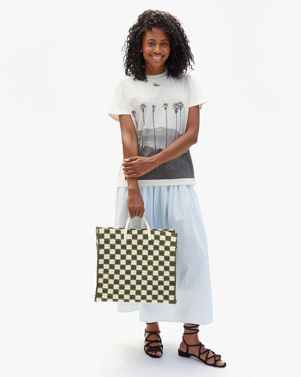 Mecca holding Summer Simple Tote