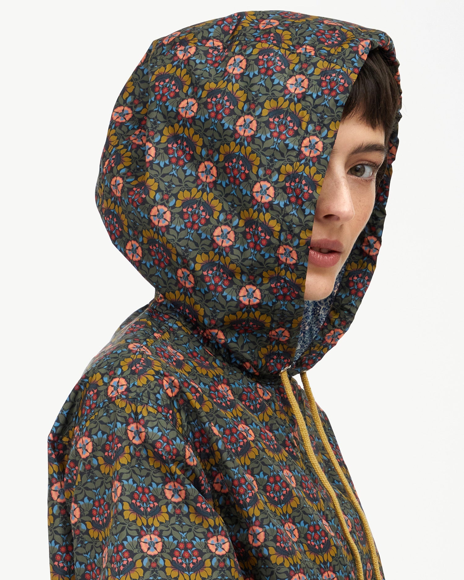 Close up Theo Anorak Jacket