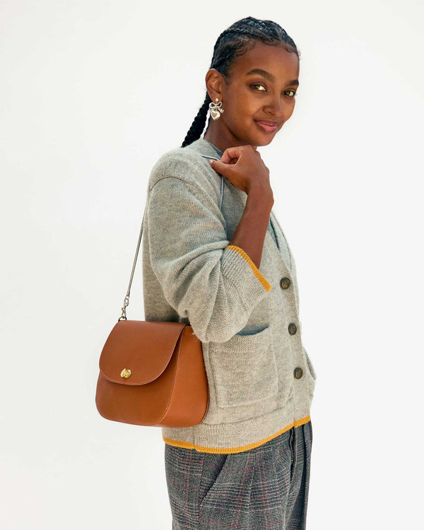 jordan in the oscar cardigan with the Cuoio Turnlock Louis on her shoulder