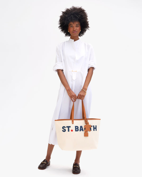 Model holding Volie Tote