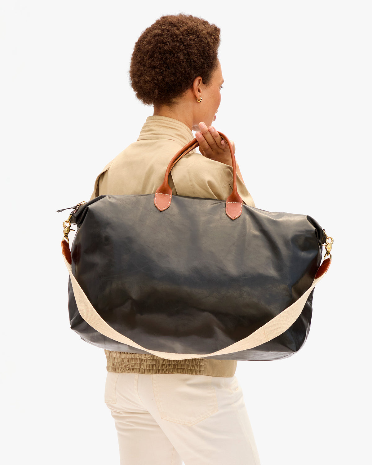 Weekender over model's back