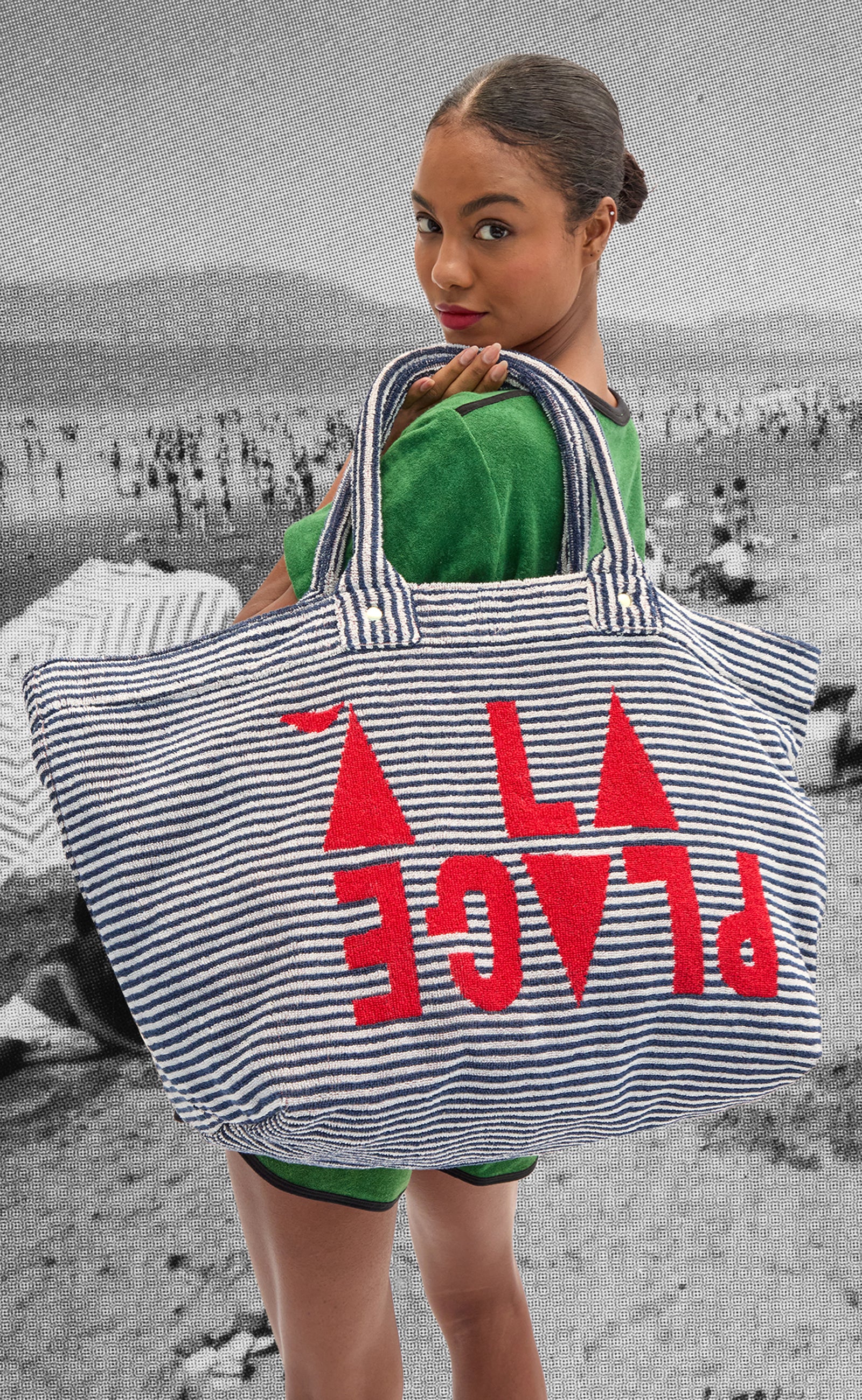 Model carrying the La Plage Tote.