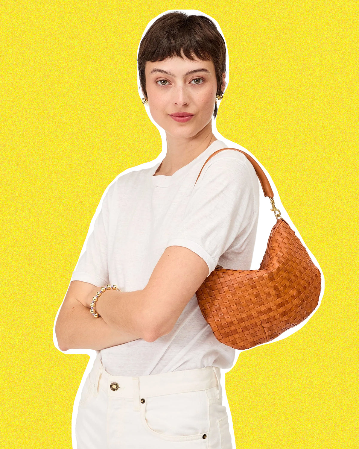 Model carrying the Natural Woven Petit Moyen. 