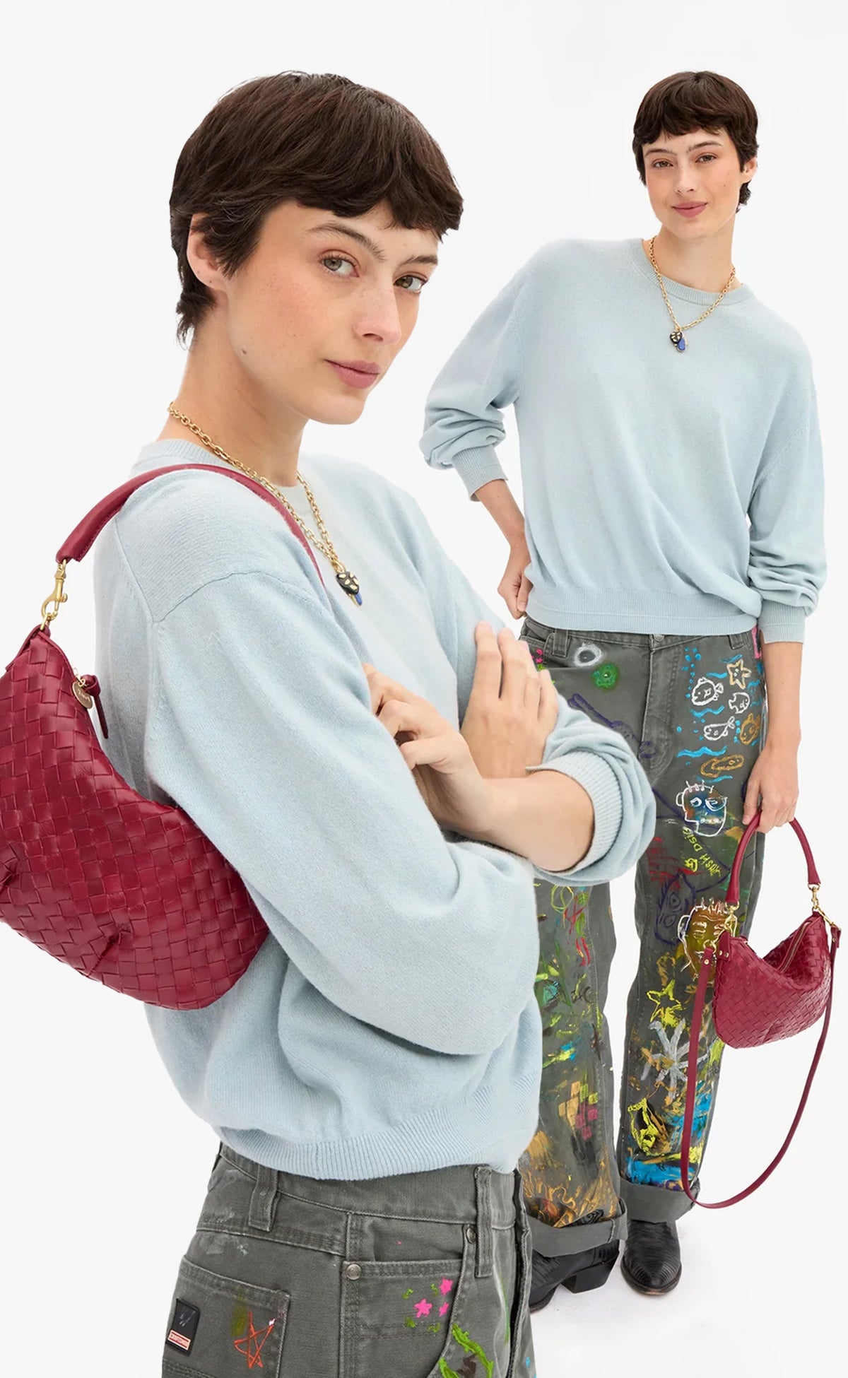 Model carrying the Garnet Diagonal Woven Petit Moyen as a shoulder bag and top handle bag. 