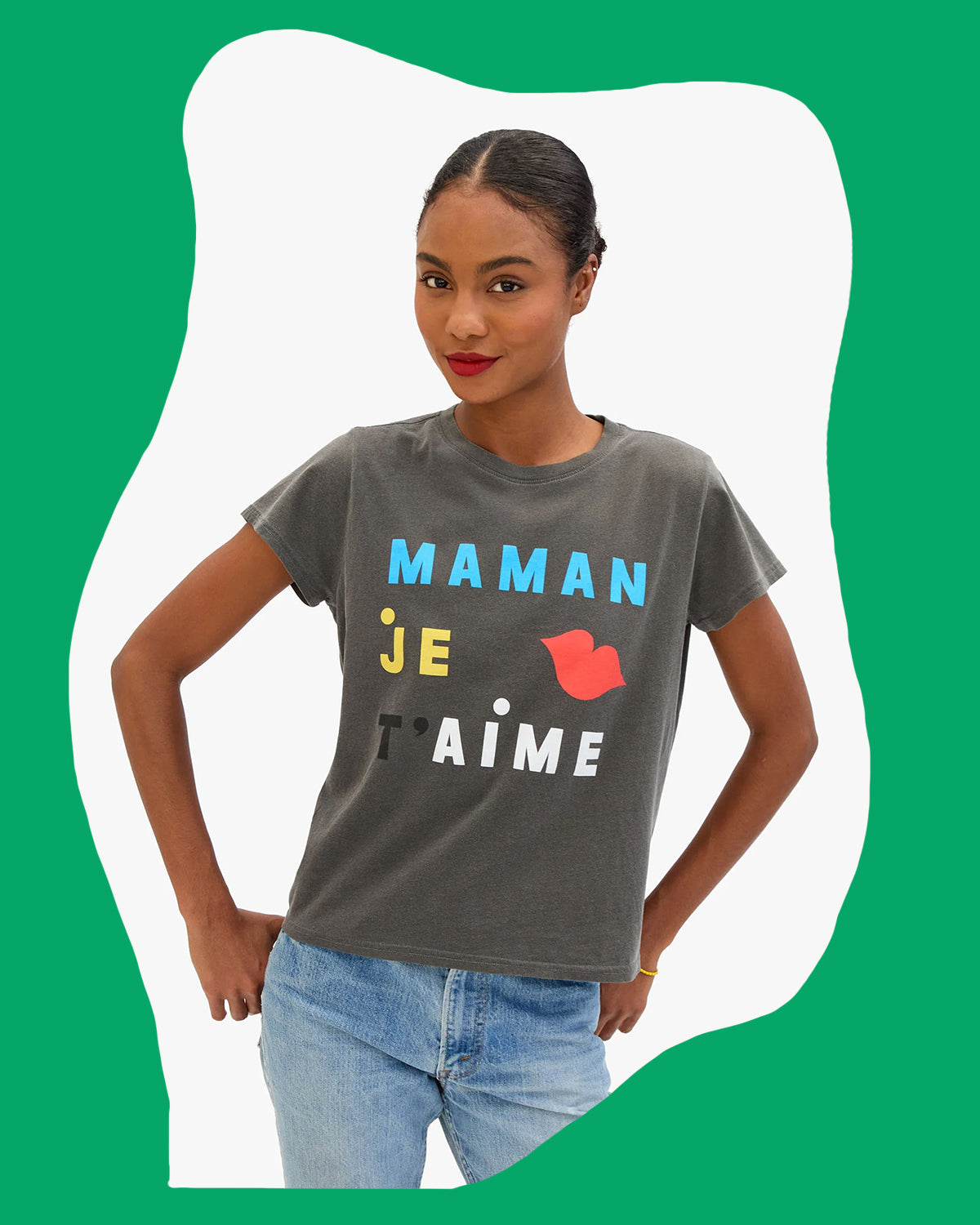 Model wearing the faded black Maman Je T'aime Classic Tee with jeans. 