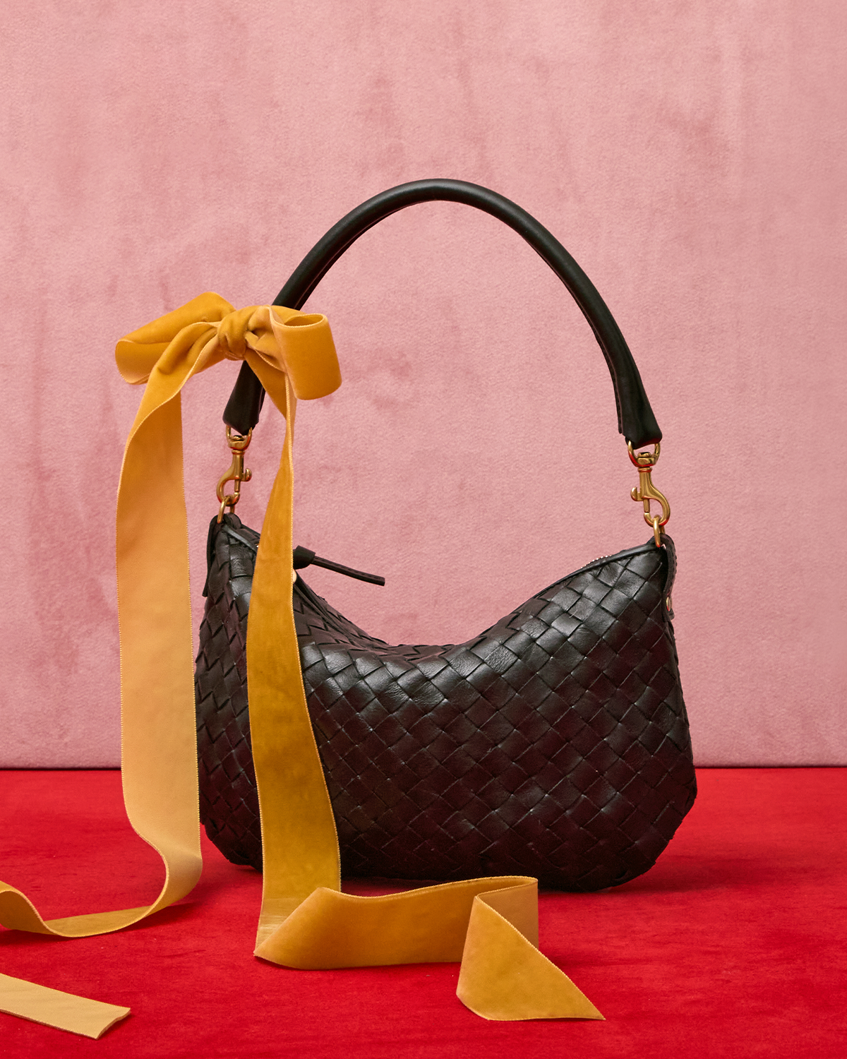 Black Diagonal Woven Petit Moyen.