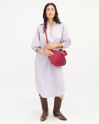 Gia switches wearing the Moyen Messenger from the Crossbody Strap to the Shoulder Strap