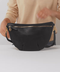 Model shows what fits in the Black Perf Grande Fanny