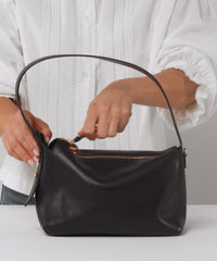 Model shows what fits in the Black Fleurine