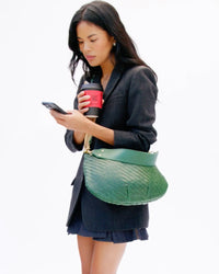 Model carrying the Evergreen Woven Moyen Messenger.