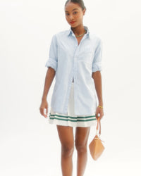 Model walking by and carrying the Petit Moyen by the Shoulder Strap and then coming back carrying it as a crossbody bag.