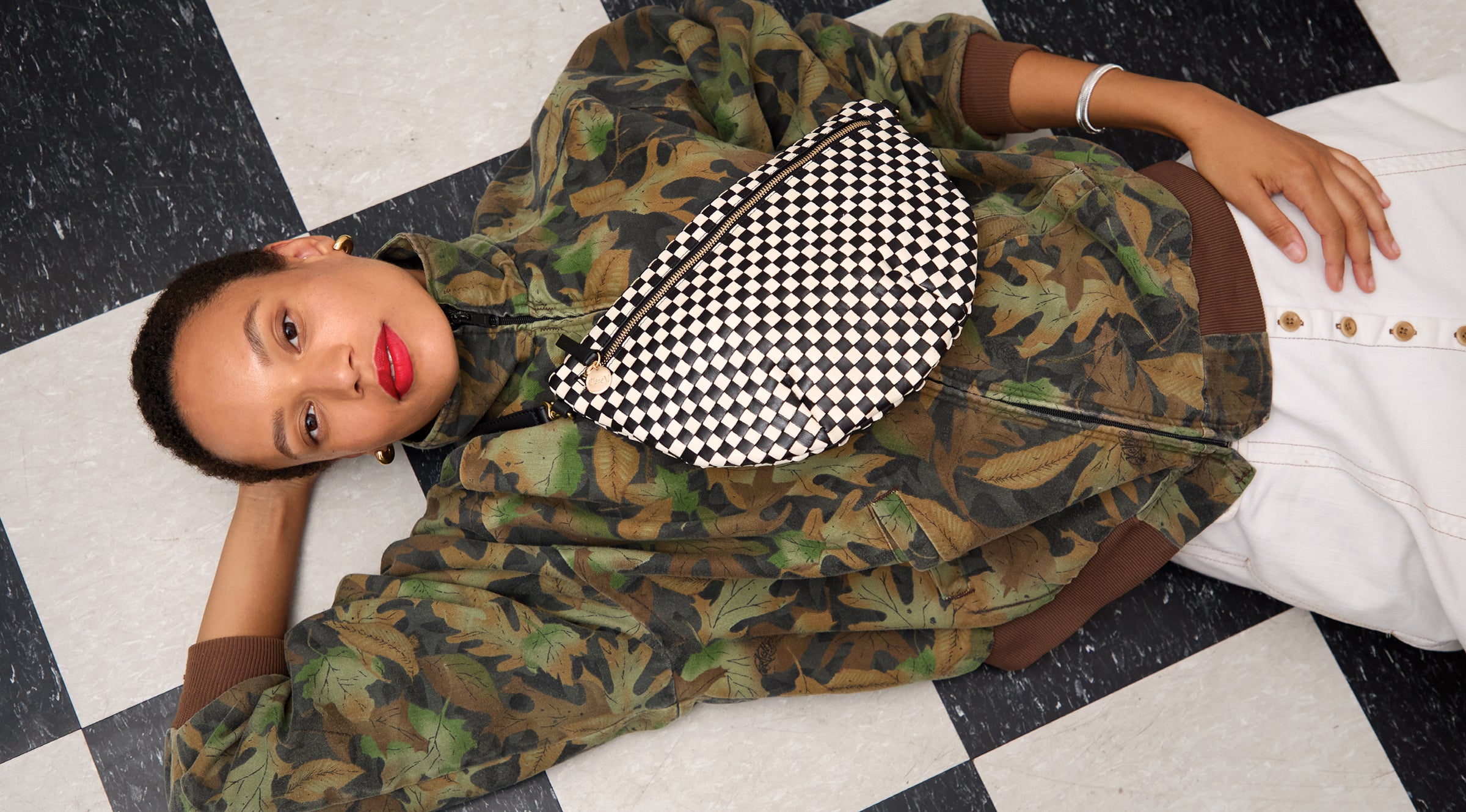Model carrying the Black/Cream Woven Checker Grande Fanny.