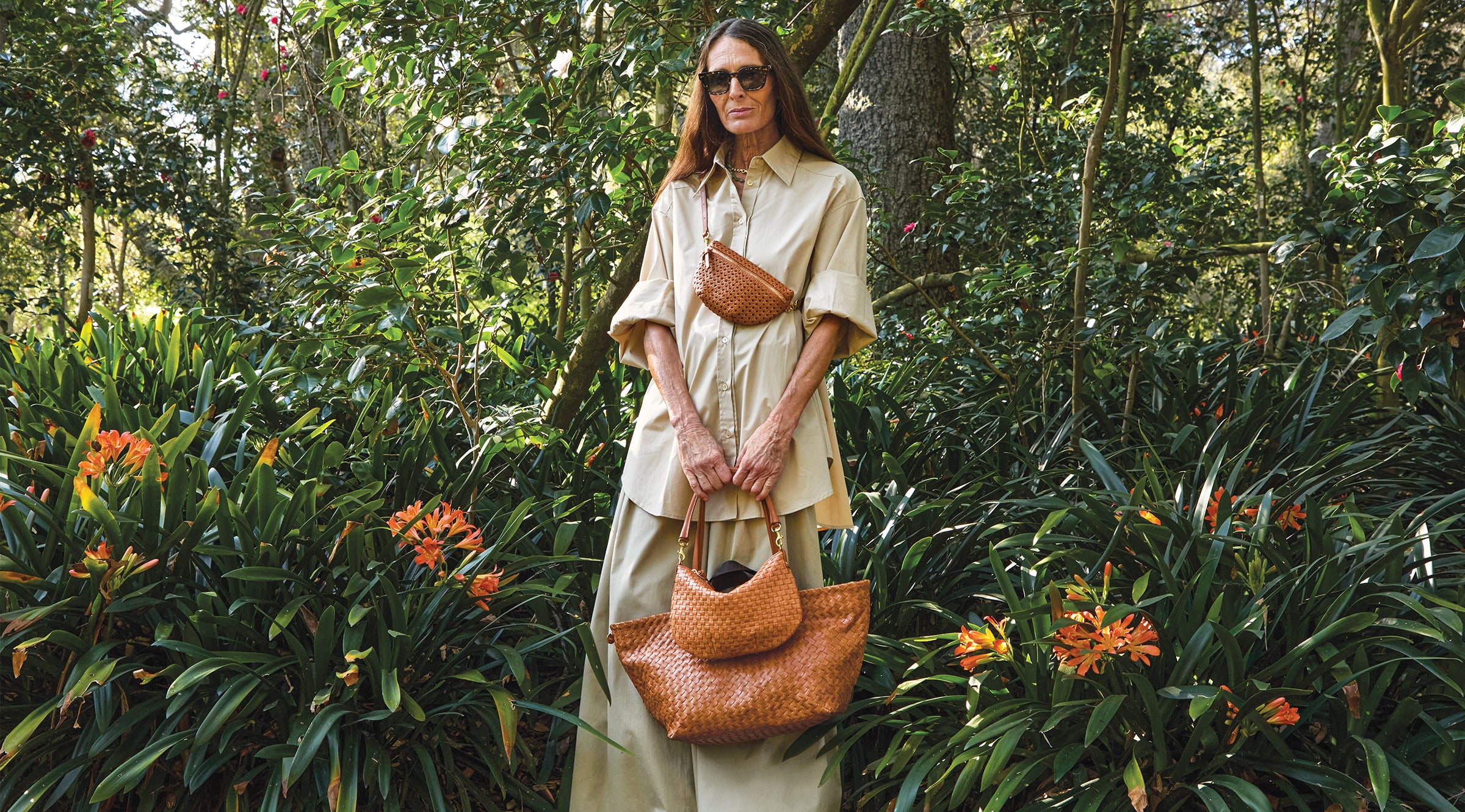 Model carrying the Diagonal Woven Bateau Tote, Petit Moyen in Natural Woven, and Petite Fanny in Tan Rattan. 