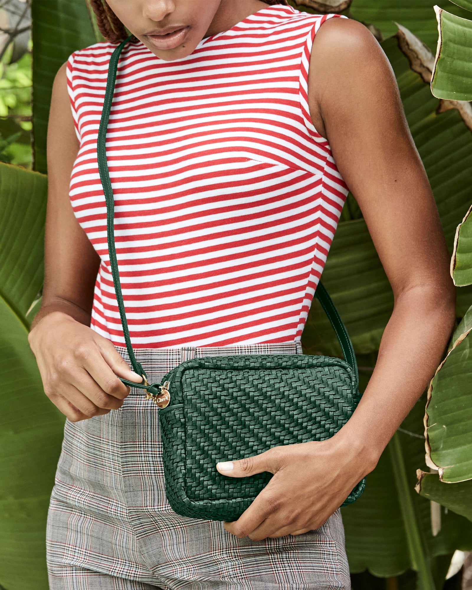 Clare V. - Moyen Messenger in Evergreen Woven Zig-Zag